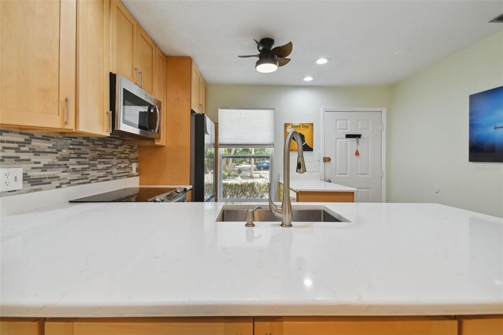 For Sale: $244,000 (2 beds, 2 baths, 1050 Square Feet)