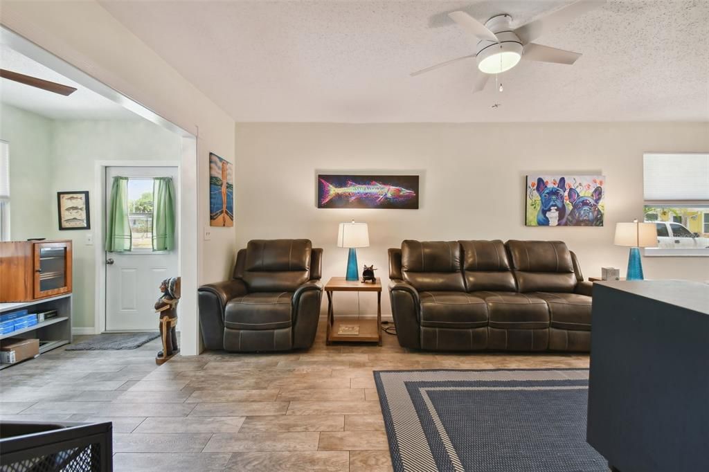 For Sale: $244,000 (2 beds, 2 baths, 1050 Square Feet)