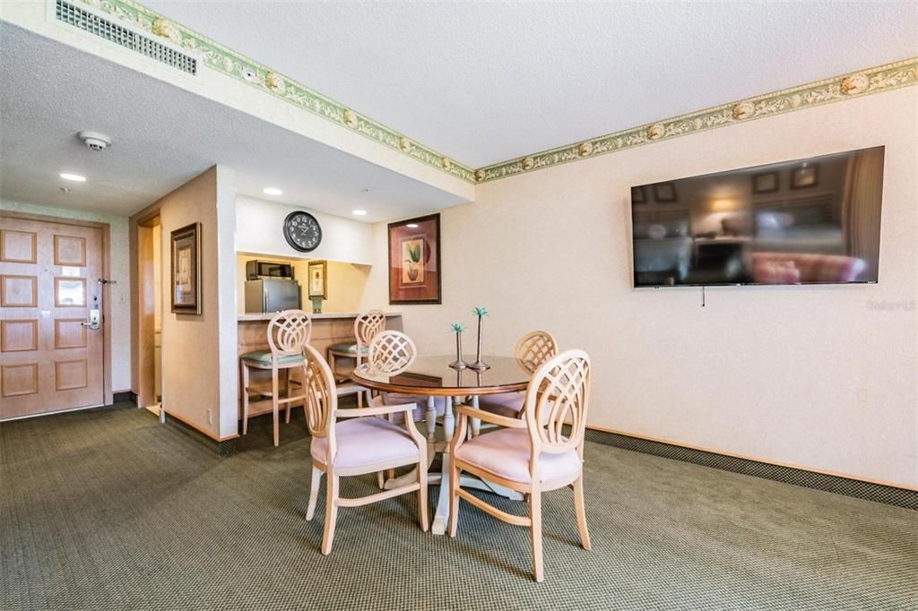 Active With Contract: $175,000 (1 beds, 1 baths, 610 Square Feet)