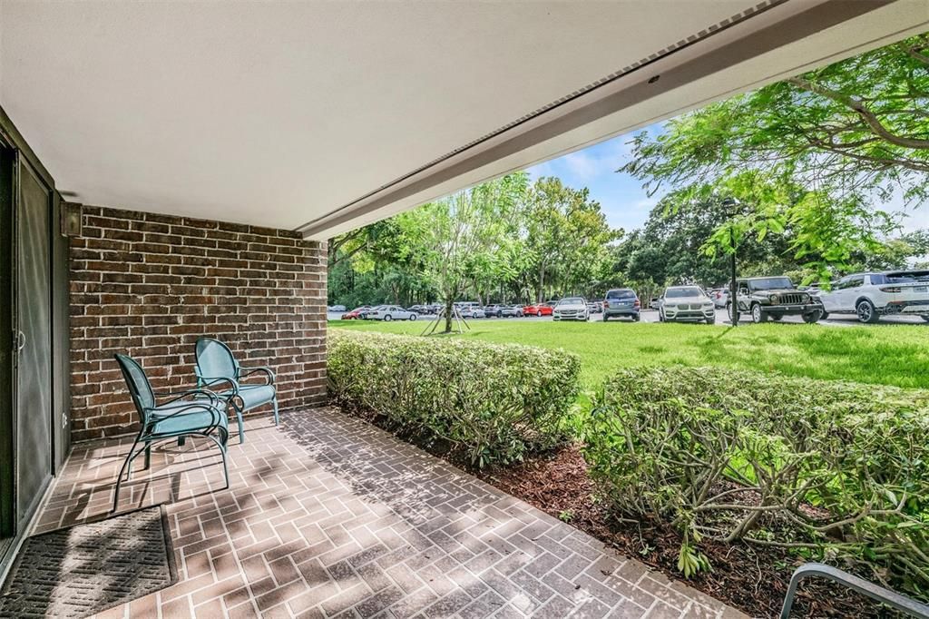 Active With Contract: $175,000 (1 beds, 1 baths, 610 Square Feet)