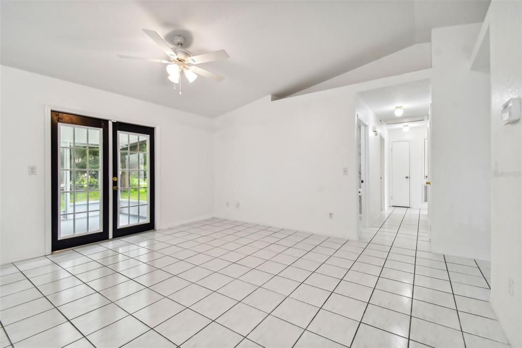 For Sale: $369,000 (4 beds, 2 baths, 1392 Square Feet)