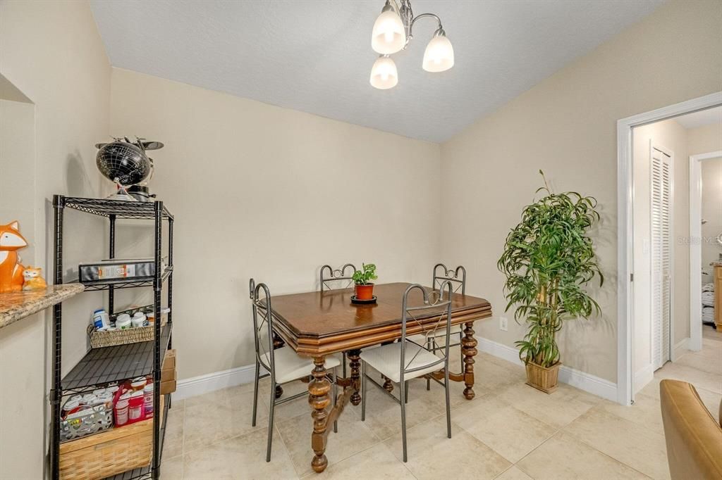 For Sale: $230,900 (2 beds, 2 baths, 1078 Square Feet)