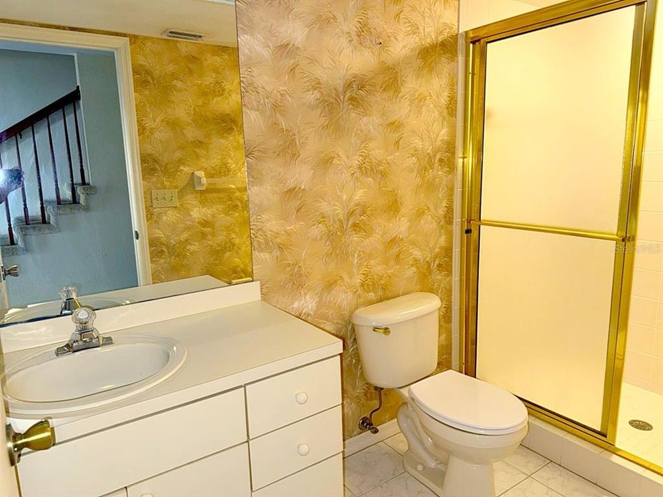 bathroom (first floor)