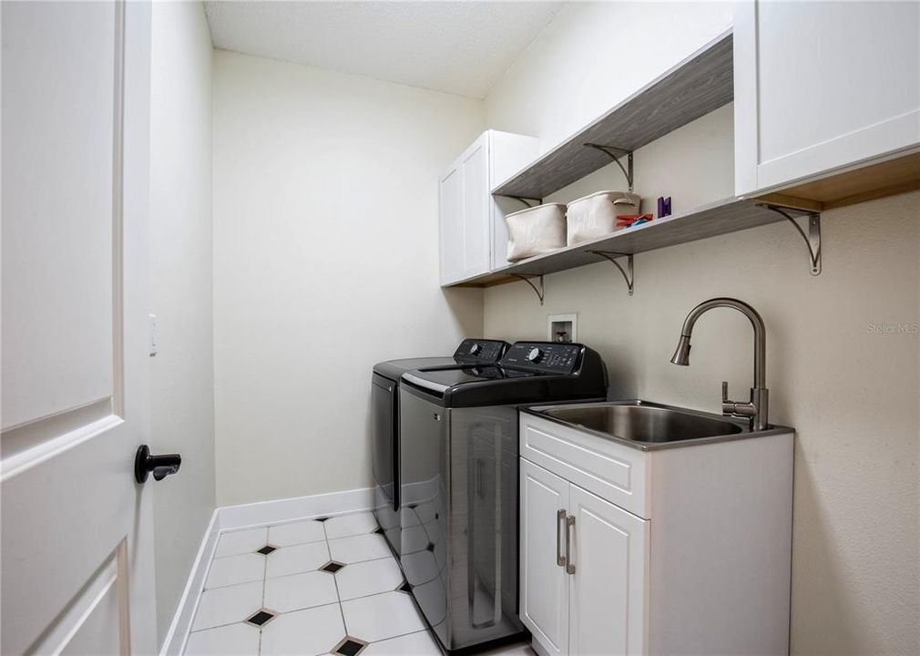 For Rent: $3,500 (3 beds, 2 baths, 2328 Square Feet)