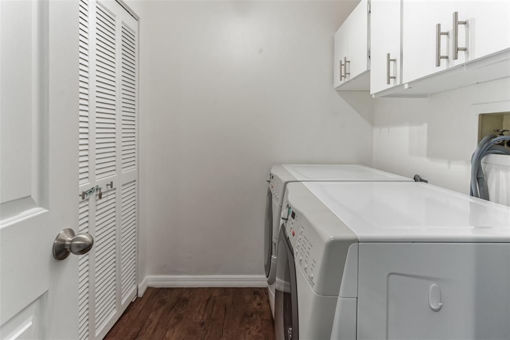 For Sale: $415,000 (2 beds, 2 baths, 1275 Square Feet)