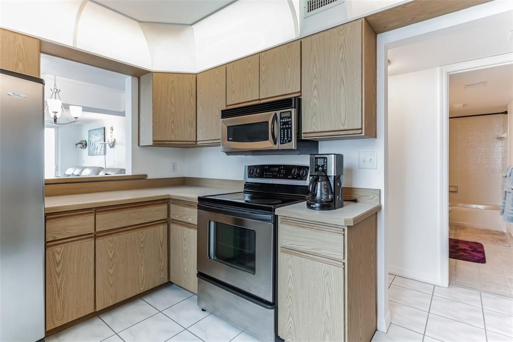 For Sale: $415,000 (2 beds, 2 baths, 1275 Square Feet)