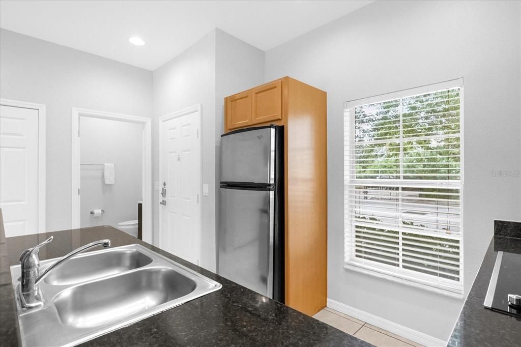 For Sale: $305,000 (2 beds, 2 baths, 1161 Square Feet)