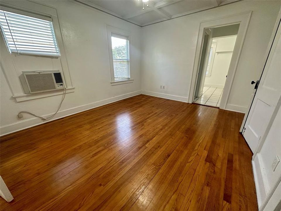 For Rent: $1,499 (1 beds, 1 baths, 650 Square Feet)