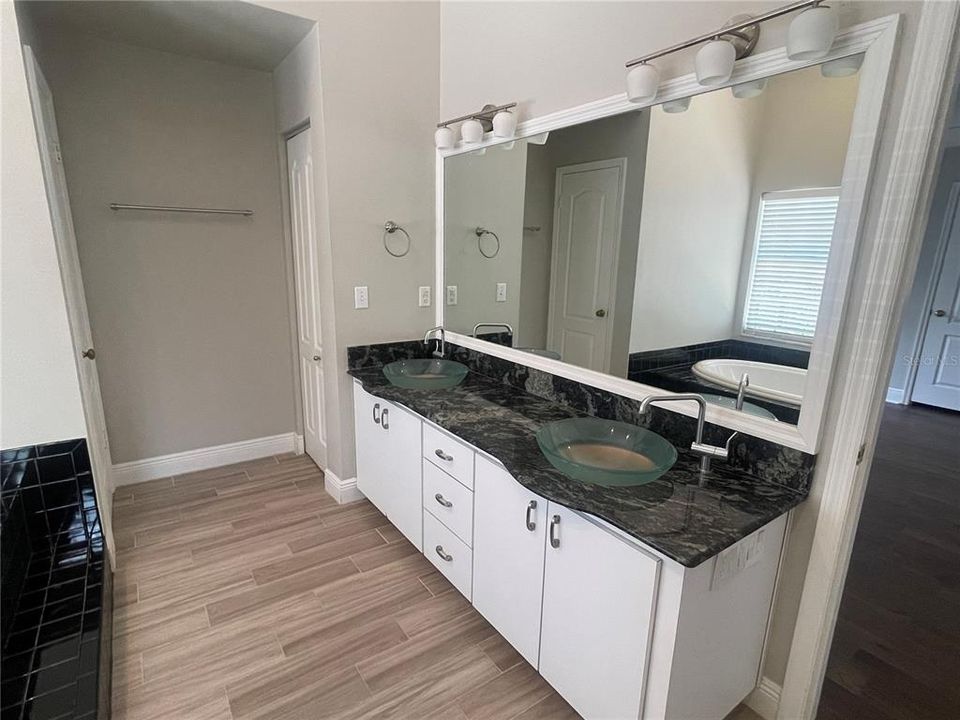 Active With Contract: $5,500 (3 beds, 2 baths, 2444 Square Feet)