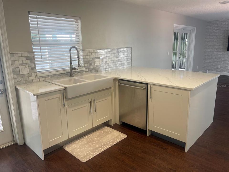 Active With Contract: $5,500 (3 beds, 2 baths, 2444 Square Feet)