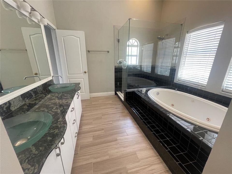 Active With Contract: $5,500 (3 beds, 2 baths, 2444 Square Feet)