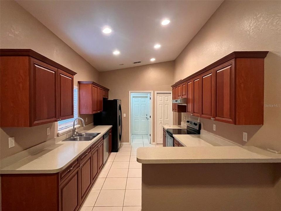 For Rent: $2,250 (3 beds, 2 baths, 1749 Square Feet)