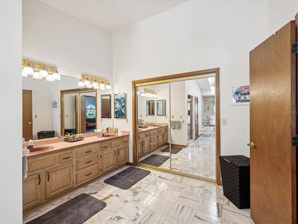 Active With Contract: $549,900 (3 beds, 2 baths, 3072 Square Feet)