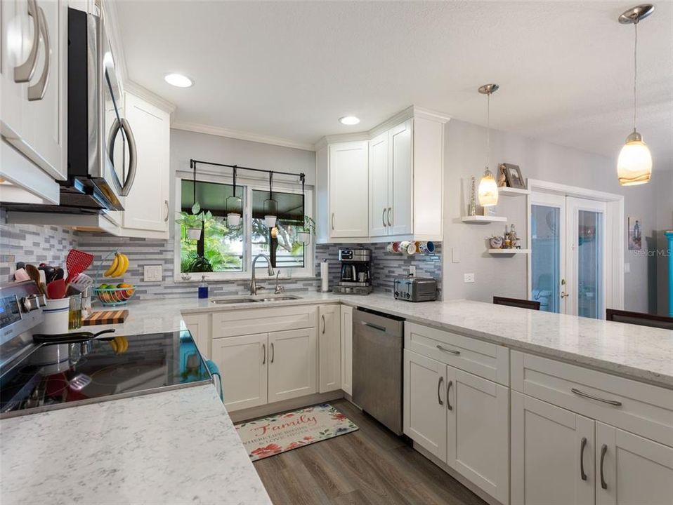 Kitchen with breakfast bar