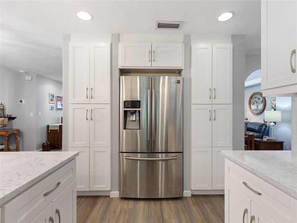 Plenty of pantry storage with pull out drawers