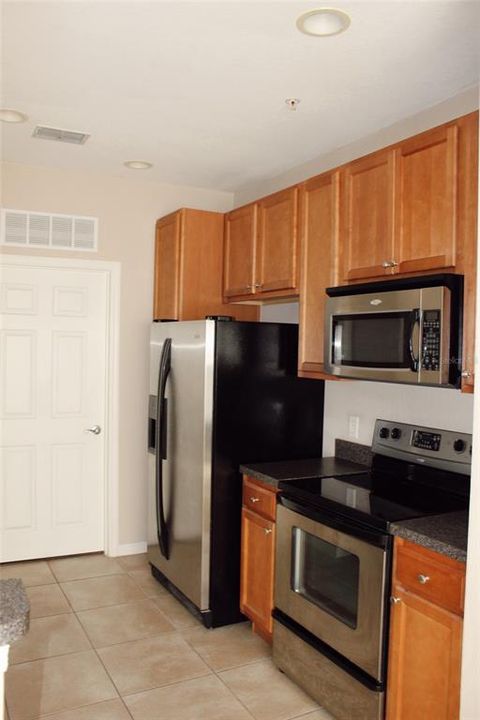 For Rent: $1,800 (2 beds, 2 baths, 1250 Square Feet)