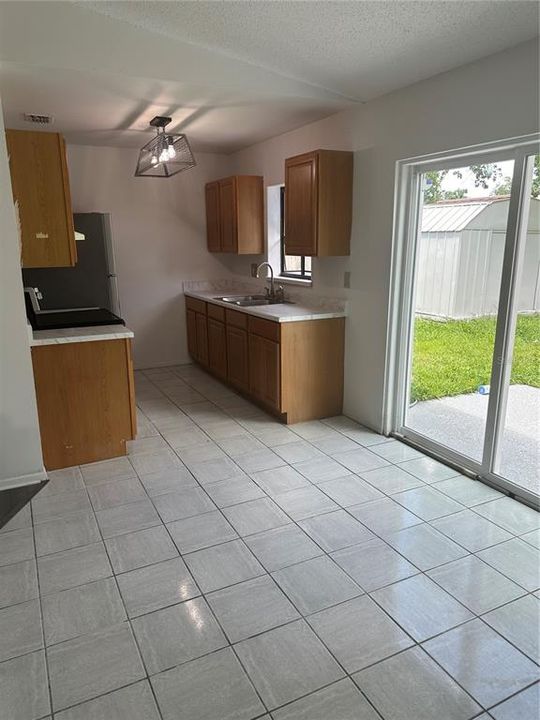 For Rent: $1,900 (3 beds, 1 baths, 1023 Square Feet)