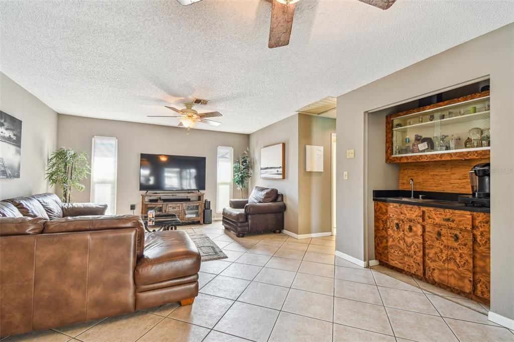 Family Room w/ Wet Bar