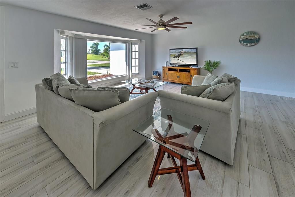 For Sale: $379,900 (3 beds, 2 baths, 1743 Square Feet)