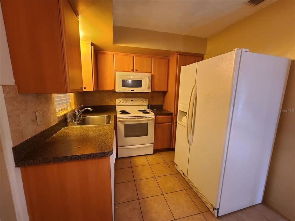 For Sale: $219,000 (2 beds, 1 baths, 816 Square Feet)