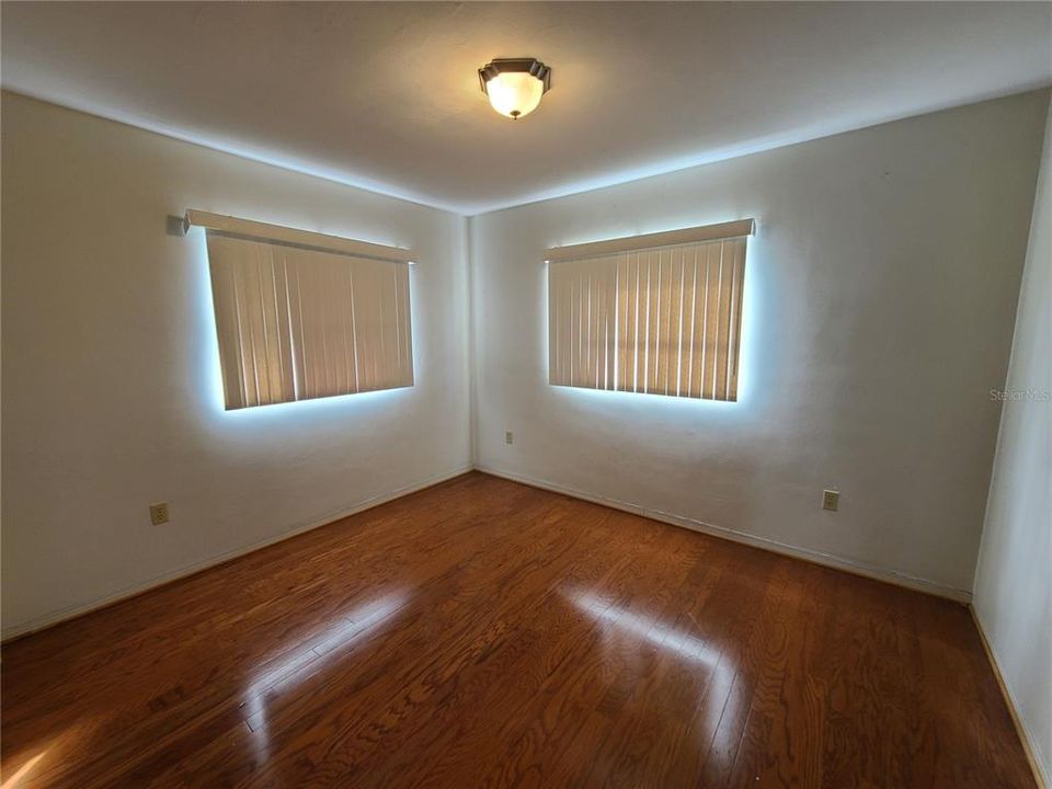 For Sale: $219,000 (2 beds, 1 baths, 816 Square Feet)