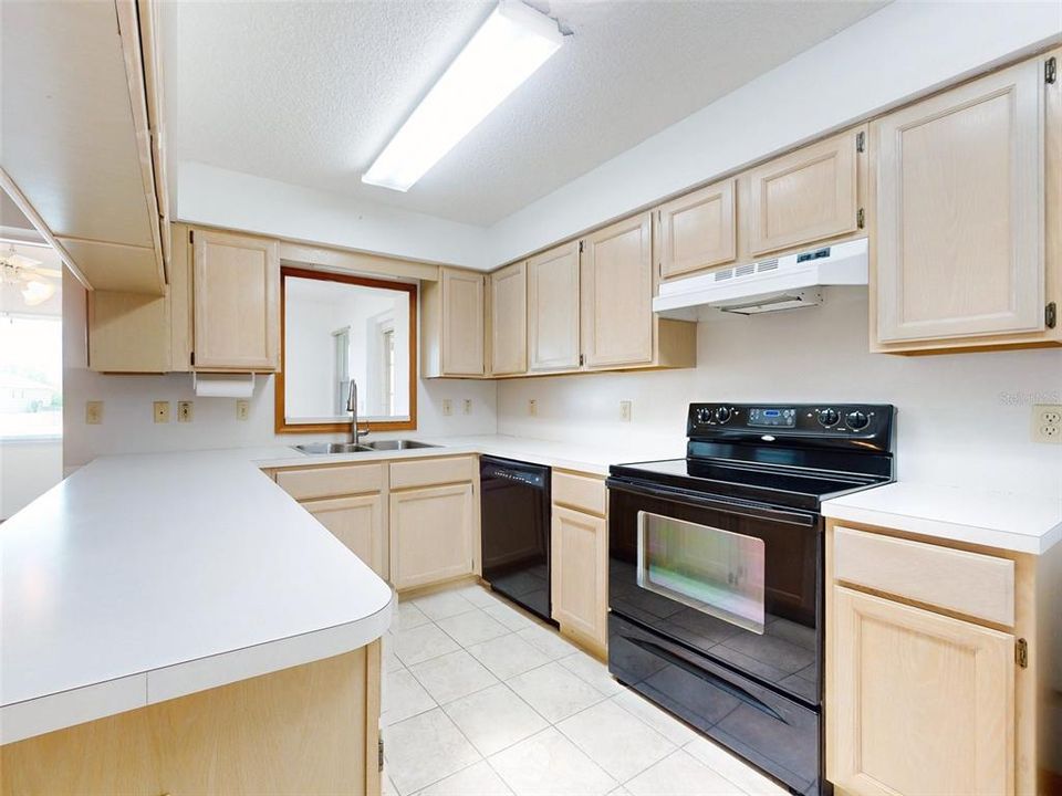 For Sale: $239,000 (2 beds, 2 baths, 1858 Square Feet)