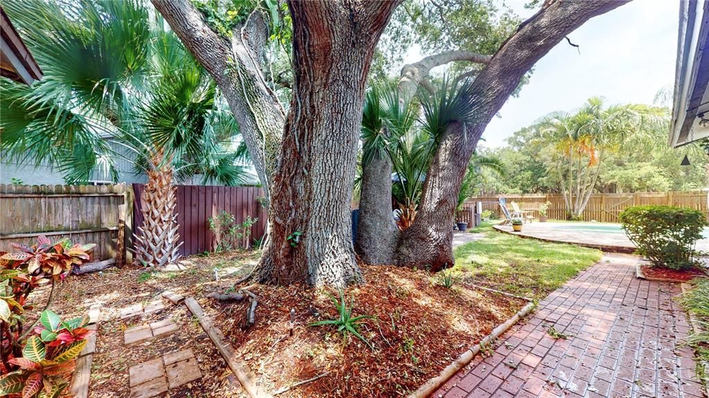 For Sale: $549,000 (3 beds, 2 baths, 1987 Square Feet)