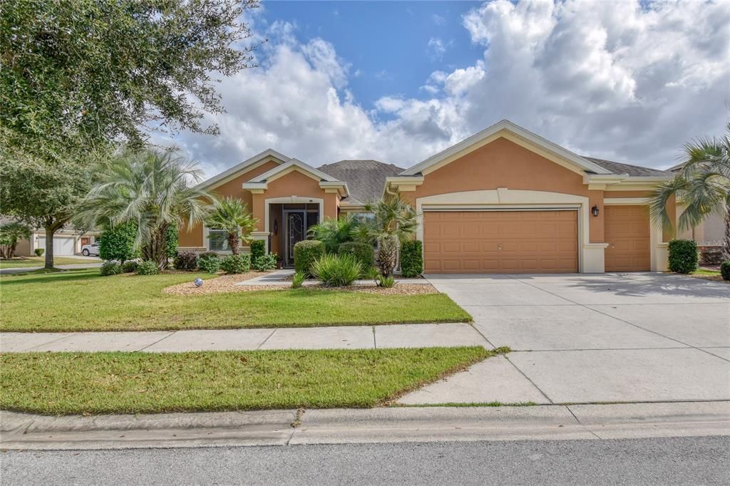 For Sale: $419,000 (3 beds, 2 baths, 1938 Square Feet)