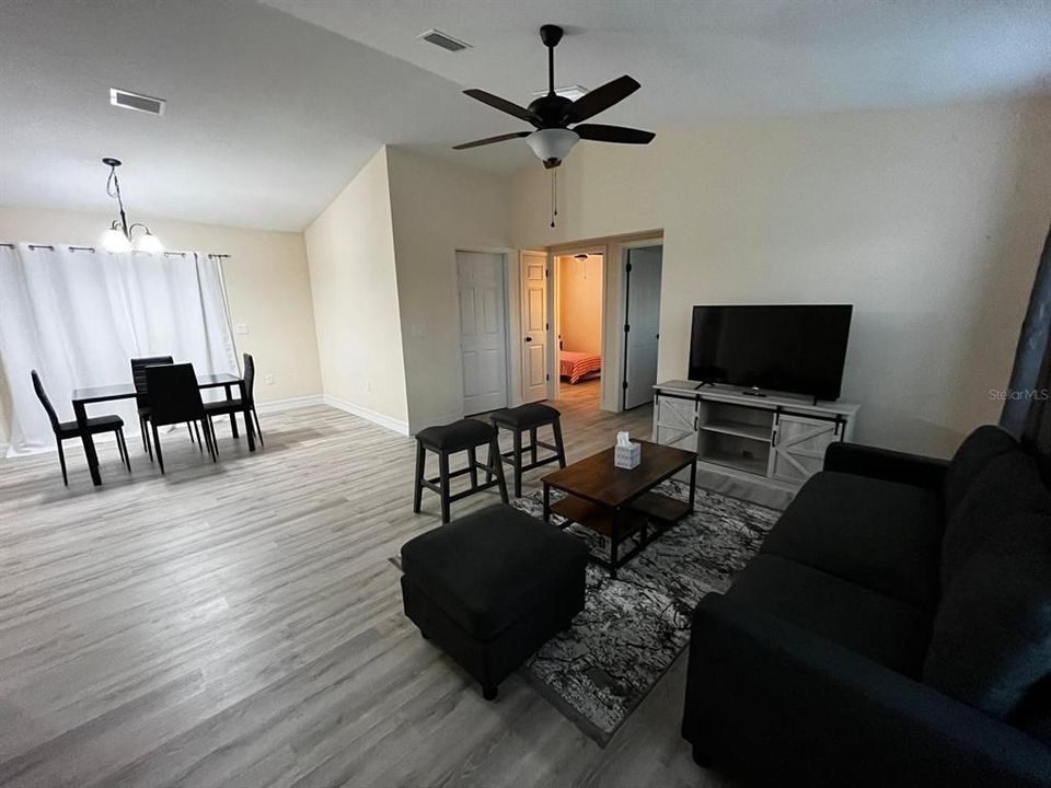 For Sale: $296,900 (3 beds, 2 baths, 1128 Square Feet)