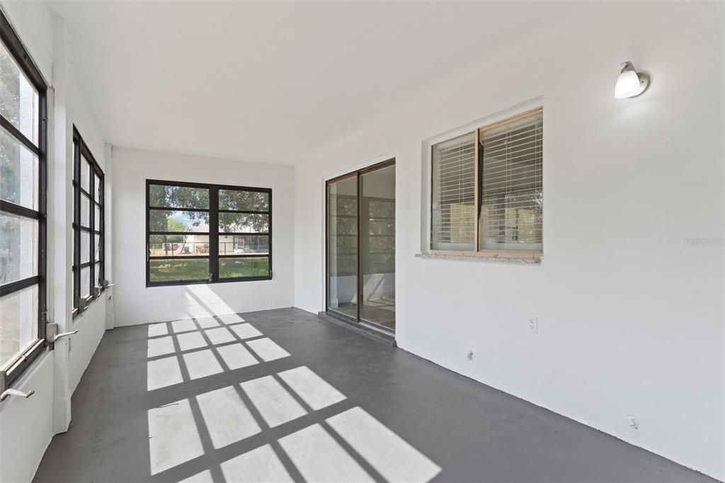 Active With Contract: $265,000 (3 beds, 2 baths, 1184 Square Feet)