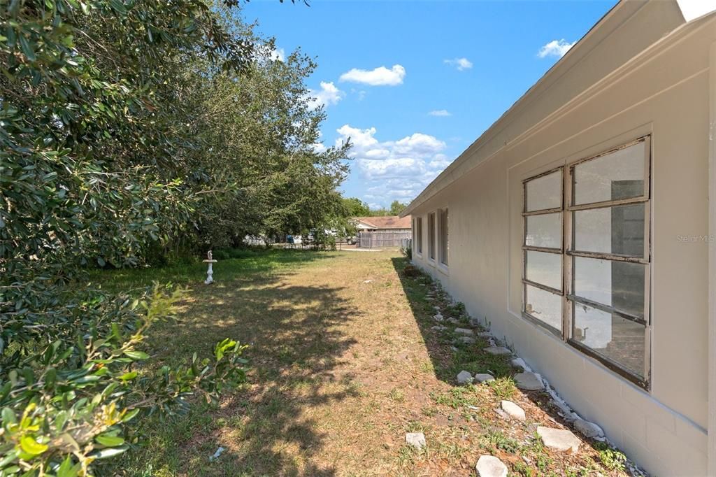 Active With Contract: $265,000 (3 beds, 2 baths, 1184 Square Feet)