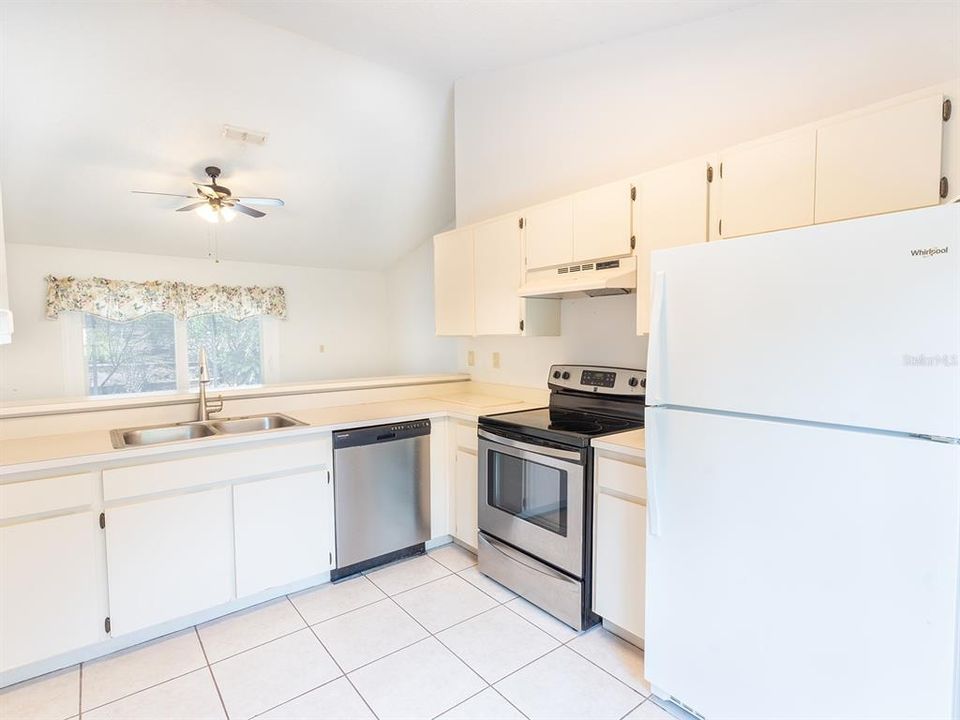 For Sale: $350,000 (3 beds, 2 baths, 1544 Square Feet)