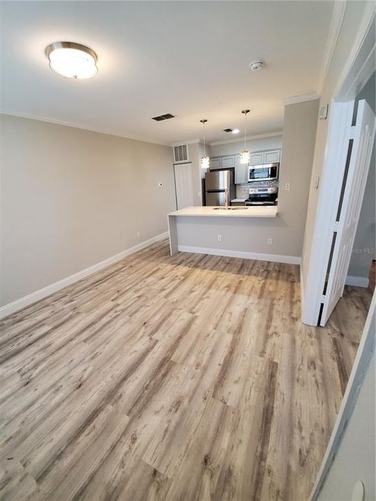 For Sale: $305,000 (1 beds, 1 baths, 528 Square Feet)