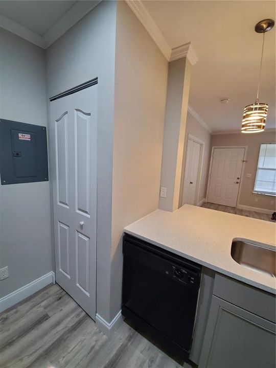 For Sale: $305,000 (1 beds, 1 baths, 528 Square Feet)