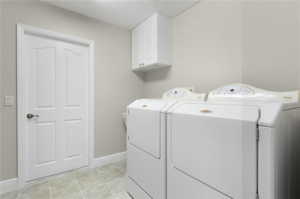 Washer & dryer, utility sink