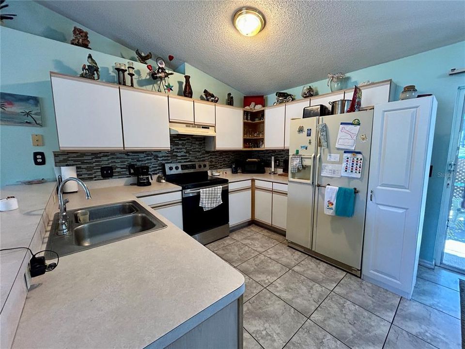 For Sale: $284,900 (3 beds, 2 baths, 1276 Square Feet)