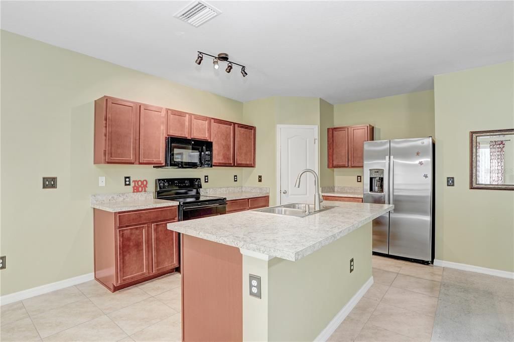 For Sale: $324,990 (3 beds, 2 baths, 1431 Square Feet)