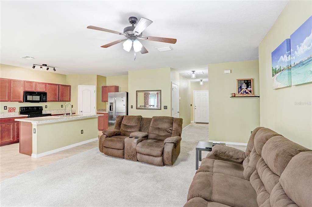 For Sale: $349,900 (3 beds, 2 baths, 1431 Square Feet)