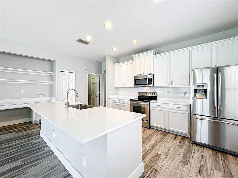 For Sale: $562,500 (3 beds, 2 baths, 2348 Square Feet)