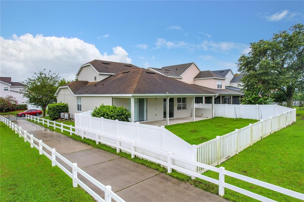 For Sale: $562,500 (3 beds, 2 baths, 2348 Square Feet)