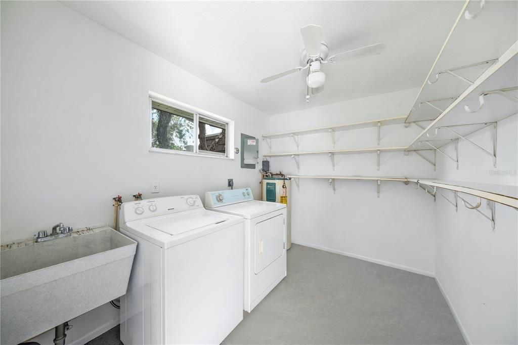 For Sale: $269,900 (2 beds, 2 baths, 1040 Square Feet)