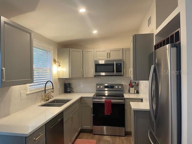 For Rent: $2,850 (3 beds, 2 baths, 948 Square Feet)