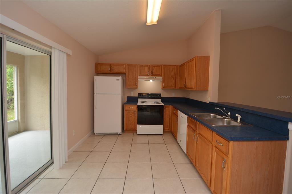 For Rent: $1,850 (3 beds, 2 baths, 1212 Square Feet)