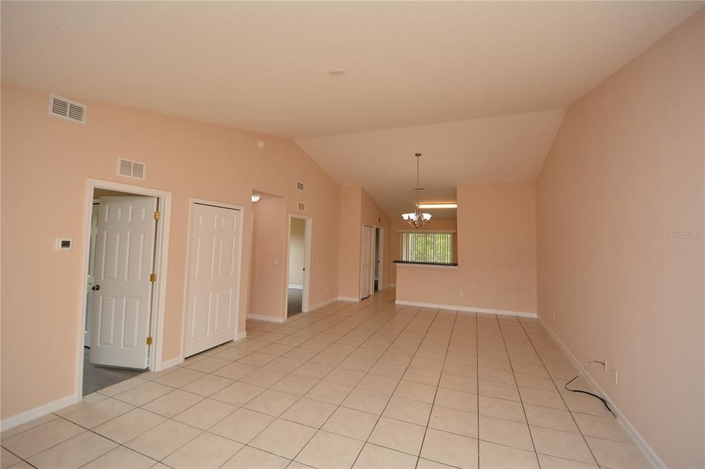 For Rent: $1,750 (3 beds, 2 baths, 1212 Square Feet)