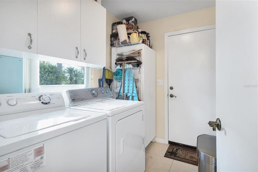 For Sale: $350,000 (2 beds, 2 baths, 1825 Square Feet)