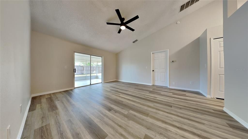 For Sale: $339,900 (2 beds, 2 baths, 1244 Square Feet)