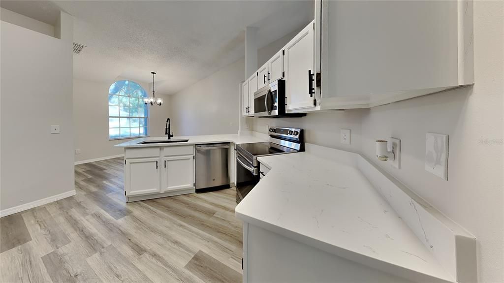 For Sale: $339,900 (2 beds, 2 baths, 1244 Square Feet)