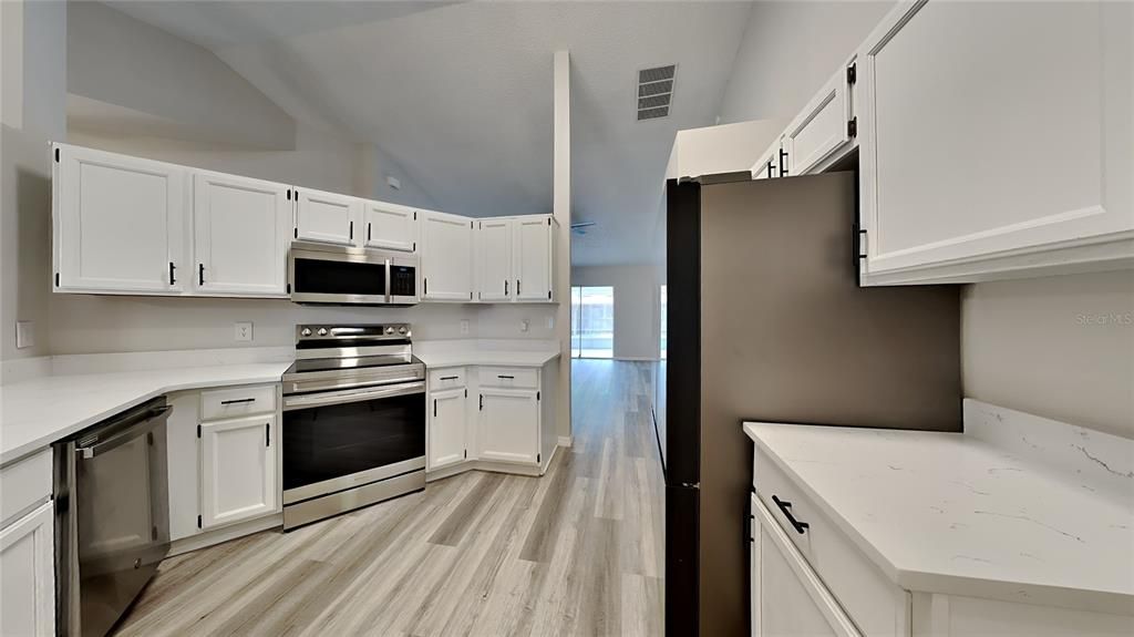For Sale: $339,900 (2 beds, 2 baths, 1244 Square Feet)