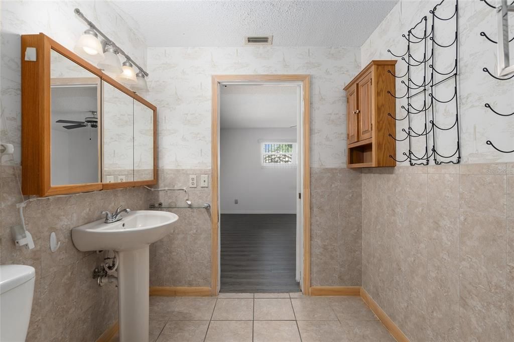 For Sale: $169,900 (2 beds, 2 baths, 1748 Square Feet)