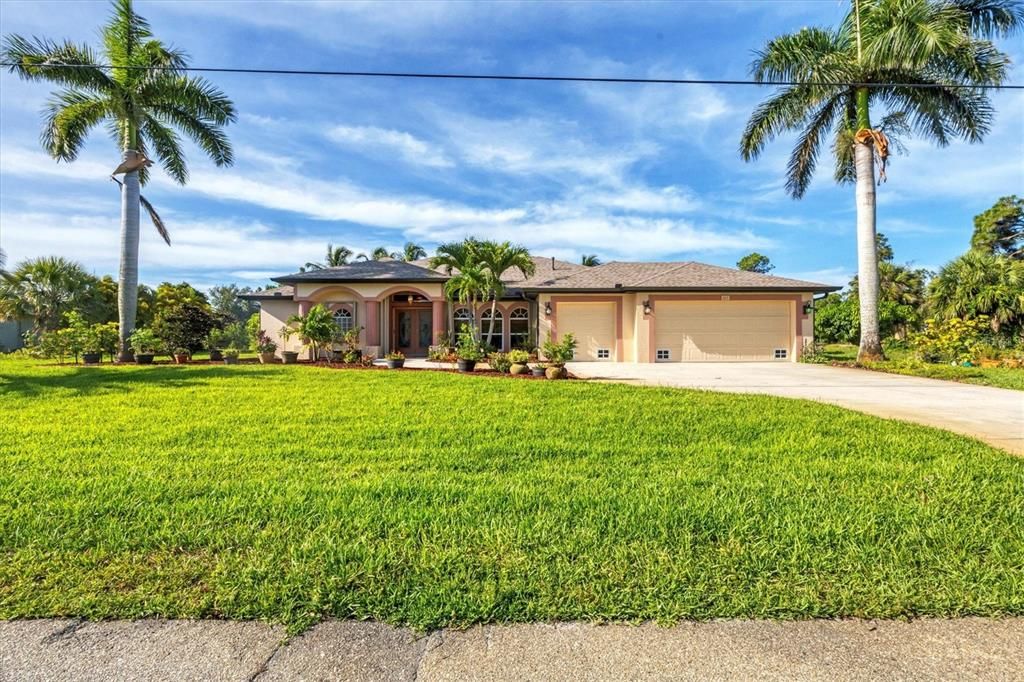 For Sale: $579,000 (3 beds, 2 baths, 1946 Square Feet)